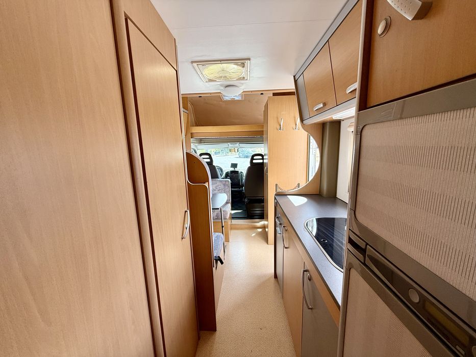 Autocaravana Citroen Capucine ano 2006, motor 2.8 JTD 128cv, 6 dormidas / Garagem grande