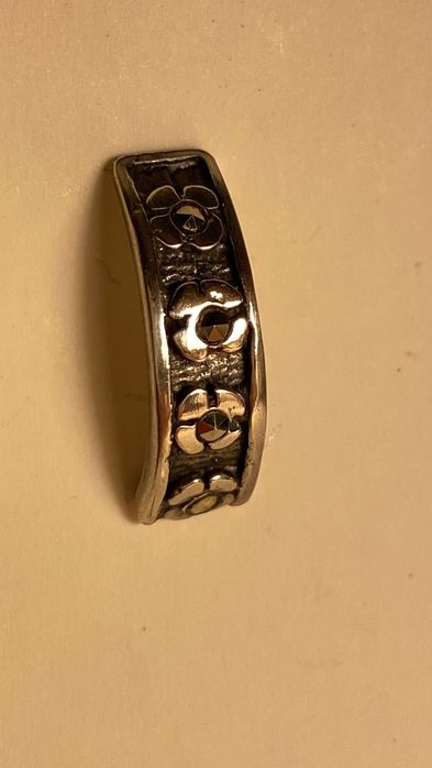 Brinco em prata com pedras