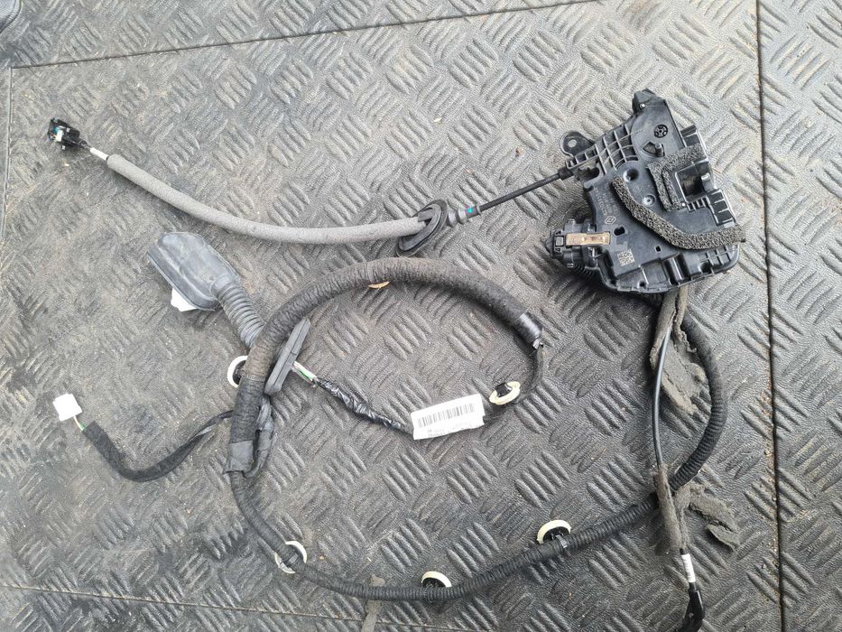 Renault Clio V 1.6 E-TECH hybrid 22r zamek drzwi lewy tył instalacja