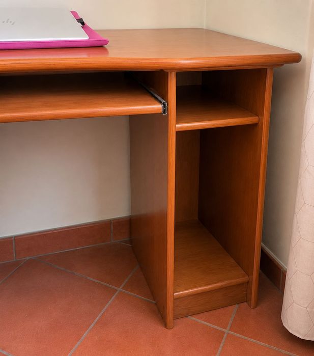 Secretária para escritório
