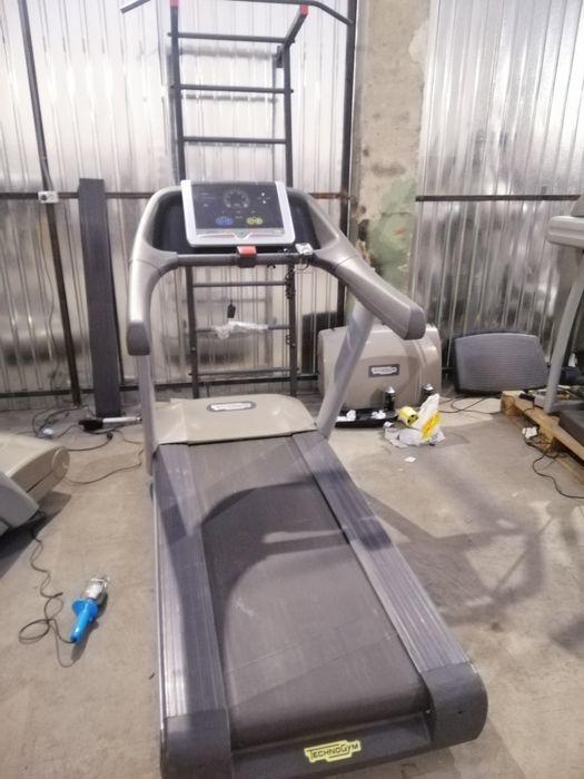 Бігова доріжка професійна Technogym Run 500