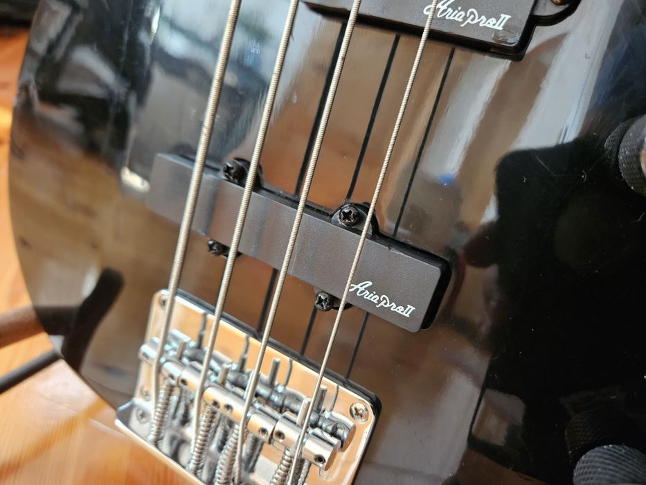 Gitara basowa Aria Pro II