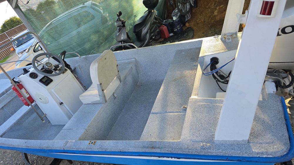 Barco 4.71 com  motor 30cv 4 tempos