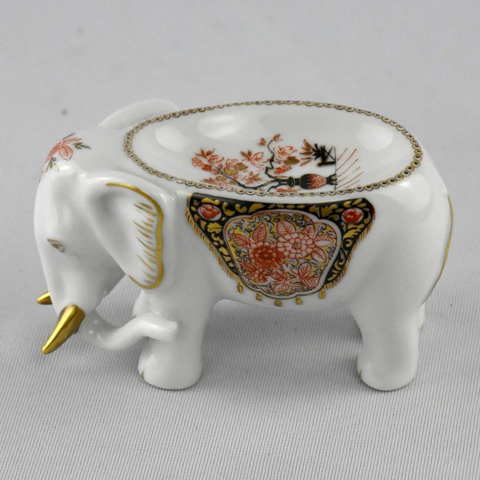 Saleiro em porcelana em forma de elefante