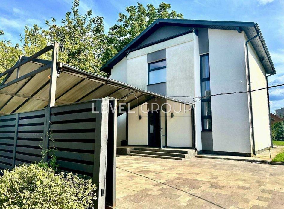 Продається сучасний будинок з якісним ремонтом у Русанівських садах