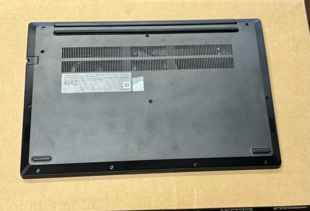 Laptop Lenovo V15 G3 IAP CTO 15,6 " Intel Core i5 16 GB/512 GB czarny