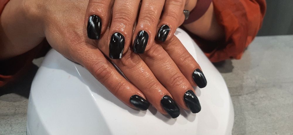 Манікюр, педикюр, нарощування, корекція