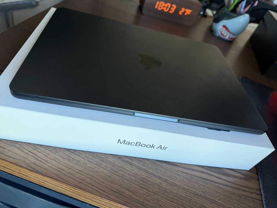 MacBook Air M5 13” | 16 GB | 512 GB SSD | Midnight | Como Novo