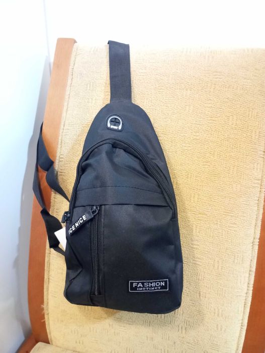 Pequena Bolsa preta e cinza uni.