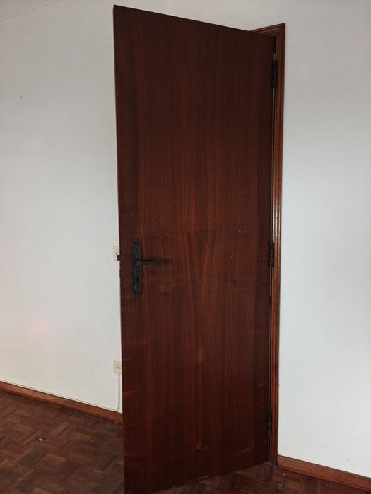 Portas de madeira maciça