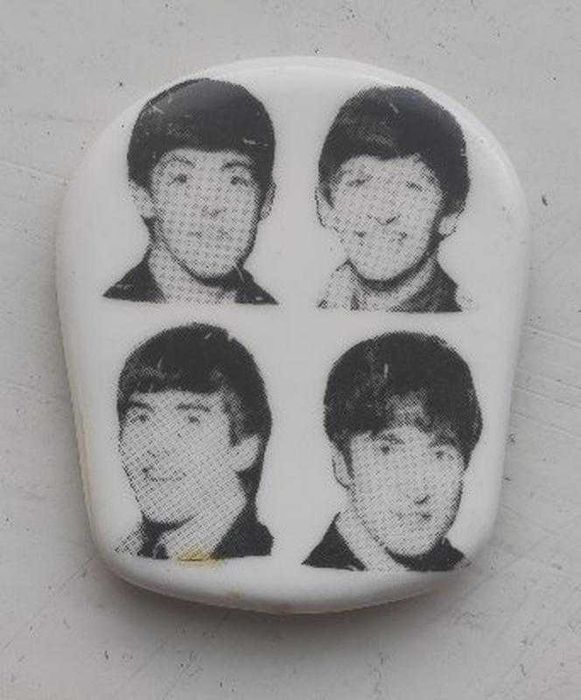 Керамический магнитик, сувенир легендарной группы The Beatles