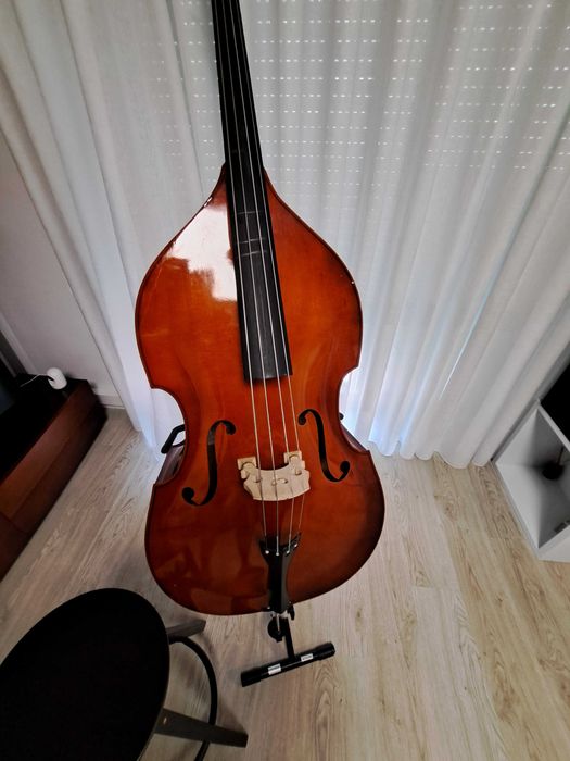 Vendo contrabaixo 1/2 .