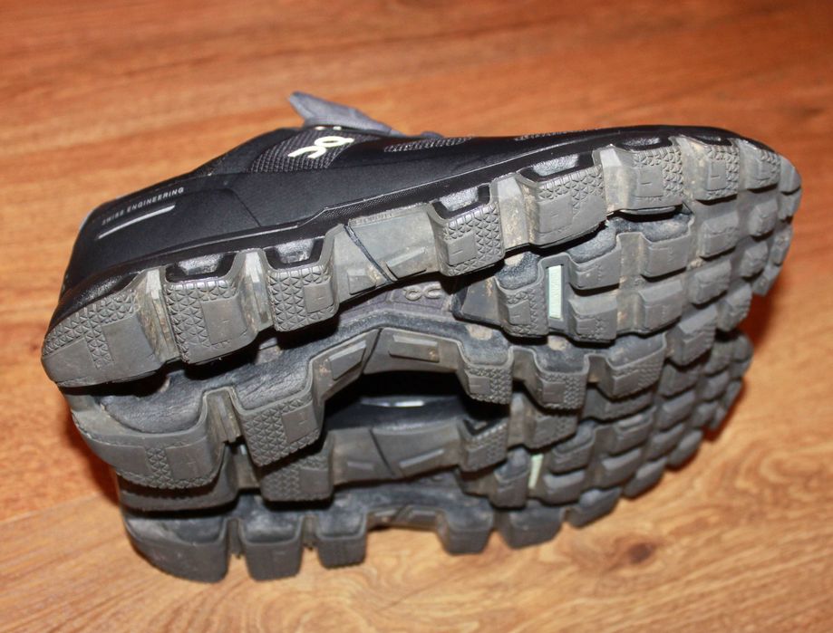 Кроссовки on cloud running waterproof 37р.