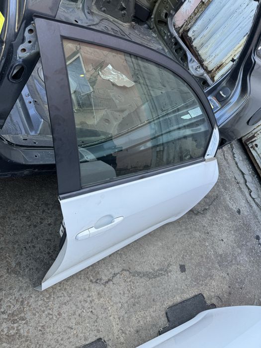 Дверь передняя правая Rav4 Рав 4 30 2005-2012