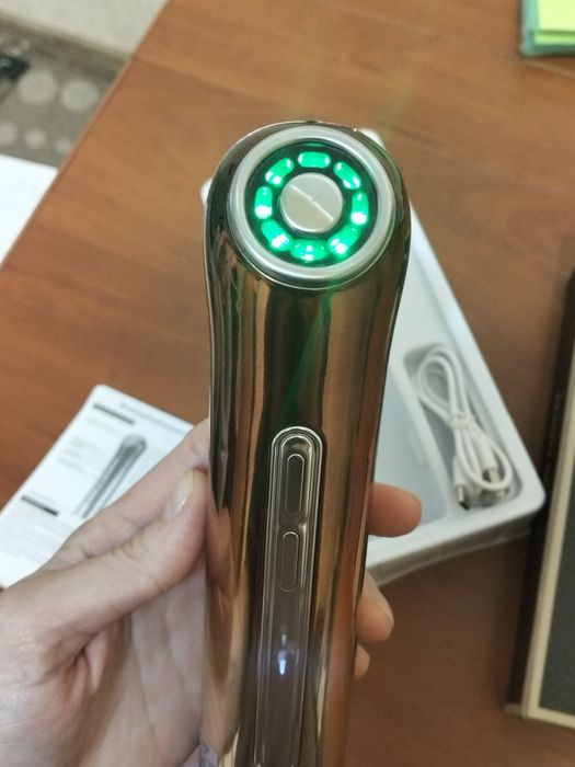 Новий масажер мікротоки мікроструми + LED терапія для обличчя