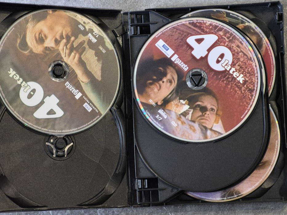 Serial 40-latek box 7xDVD | Całość, płyty stan bdb (popękane etui)