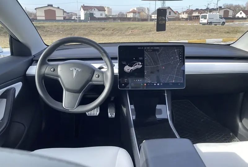 Продам TESLA 3 long range DUAL MOTOR 4x4