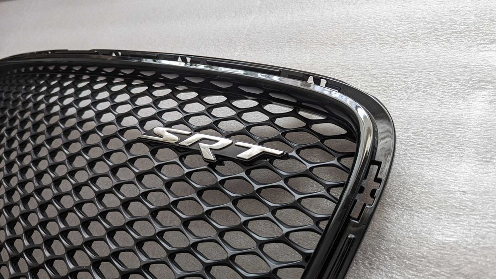 Решітка радіатора нова оригінал CHRYSLER 300 15-23р. решетка радиатора