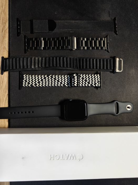 Apple Watch Series 8 45mm LTE + zestaw pasków