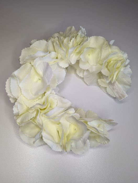 Віночок з квітів гортензії