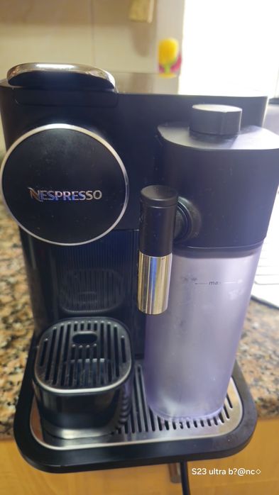 Maquina  de cafe Delonghi ( nespresso)