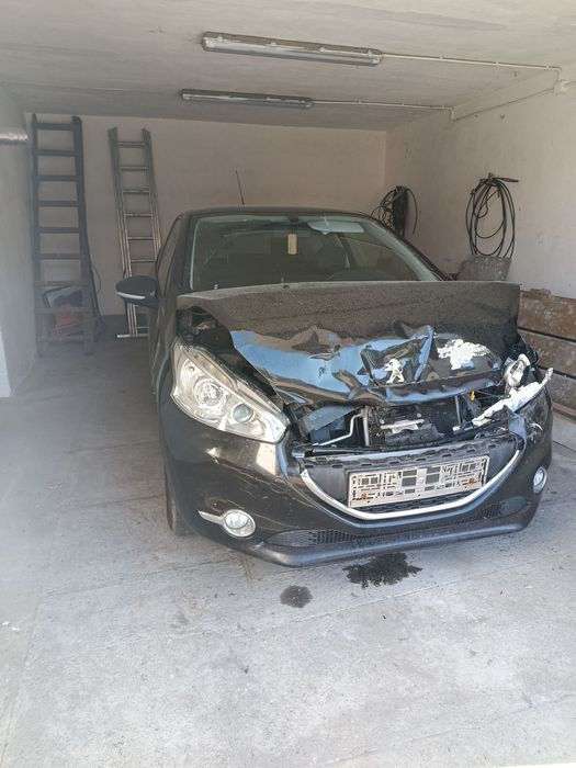 Peugeot 208 Czarny