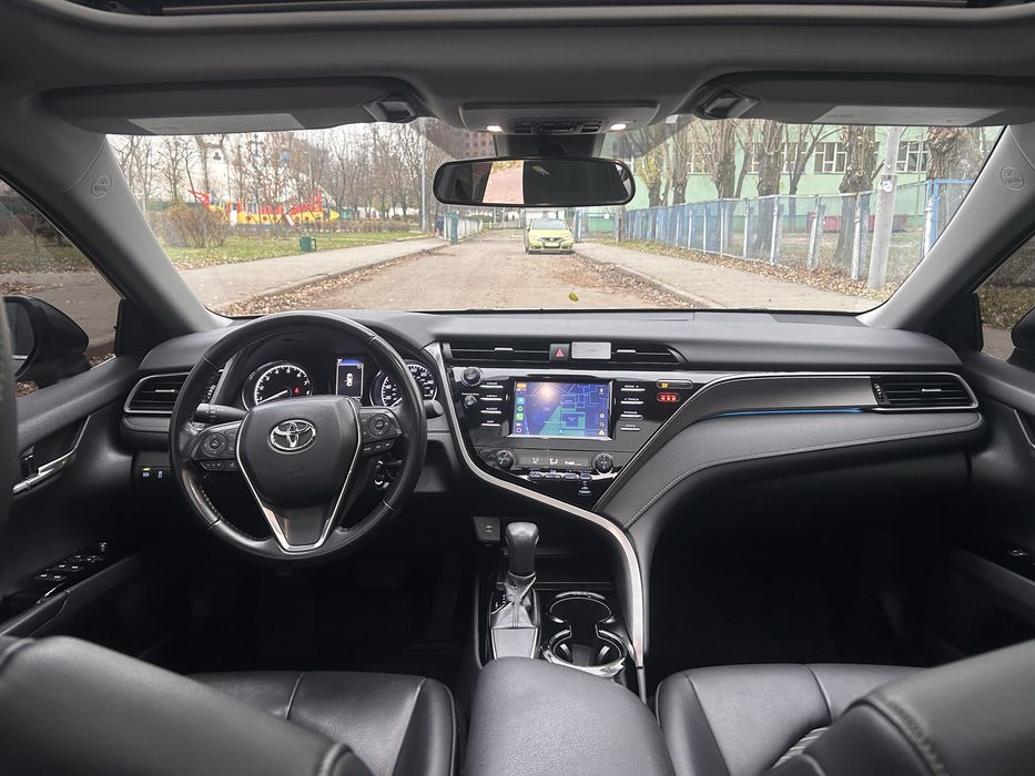 Toyota Camry 70 SE 2019