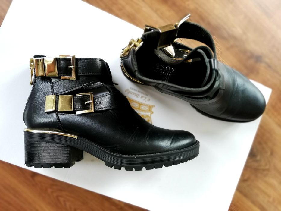 Sztyblety skóra naturalna buty złote klamerki dodatki