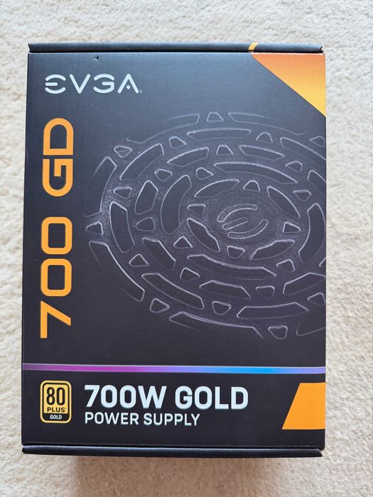 Fonte de Alimentação Pc EVGA 700 GD 700W 80 Plus Gold