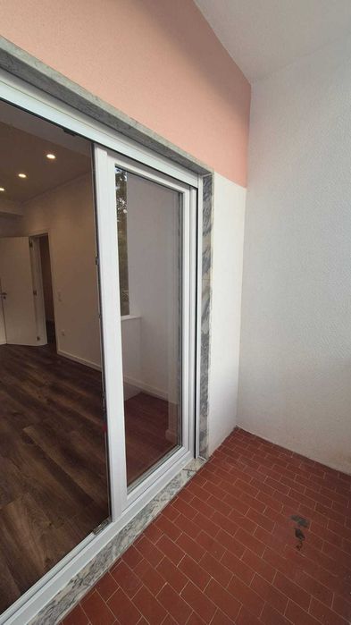 T2+1 Totalmente Remodelado | 71,93m² | 2 Varandas | 1º Andar | Barreiro