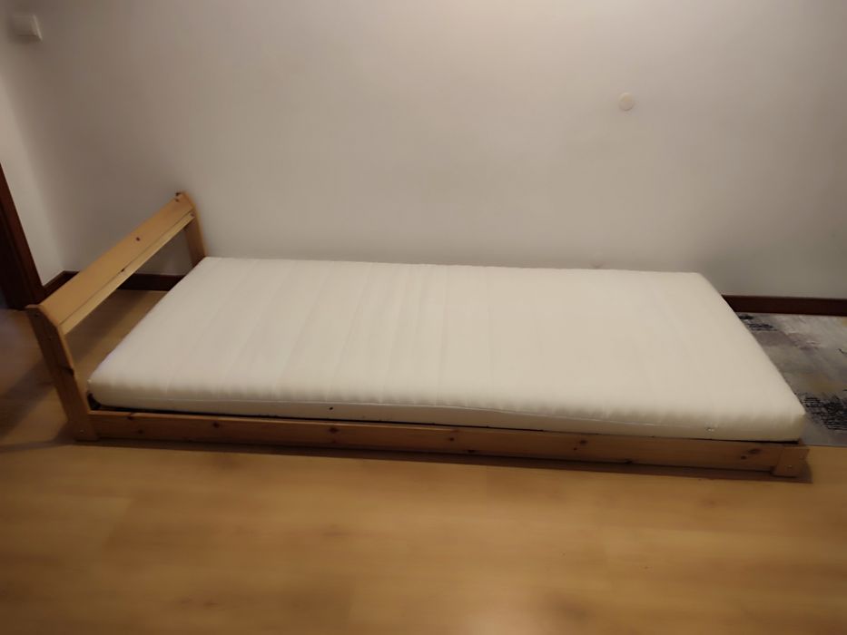 Cama com  Estrado e colchão