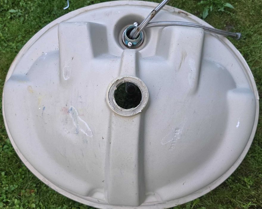 Umywalka wpuszczana Hatria z baterią Hansgrohe