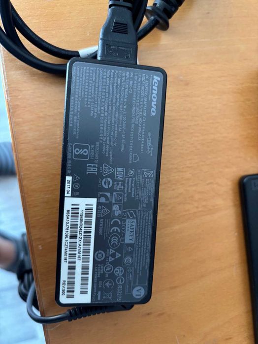 Doca Thinkpad Ultra Dock 40AH com carregador e chaves