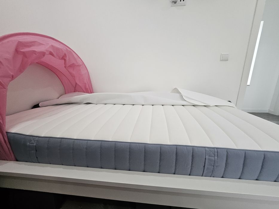 Cama com colchão novo 90x200