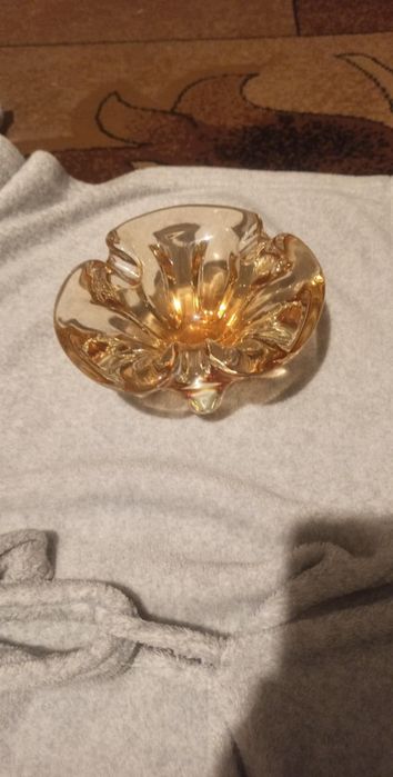 Sprzedam POPIELNICZKĘ na 3 papierosy.