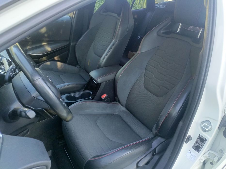Toyota Corolla  Kombi 2.0 Hybrid wersja Selection  rok 2019 103 tyś. km.