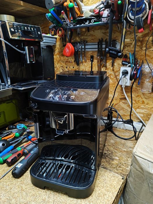 Кавомашина DeLonghi Magnifica Evo ECAM 290.22  Стан нової!