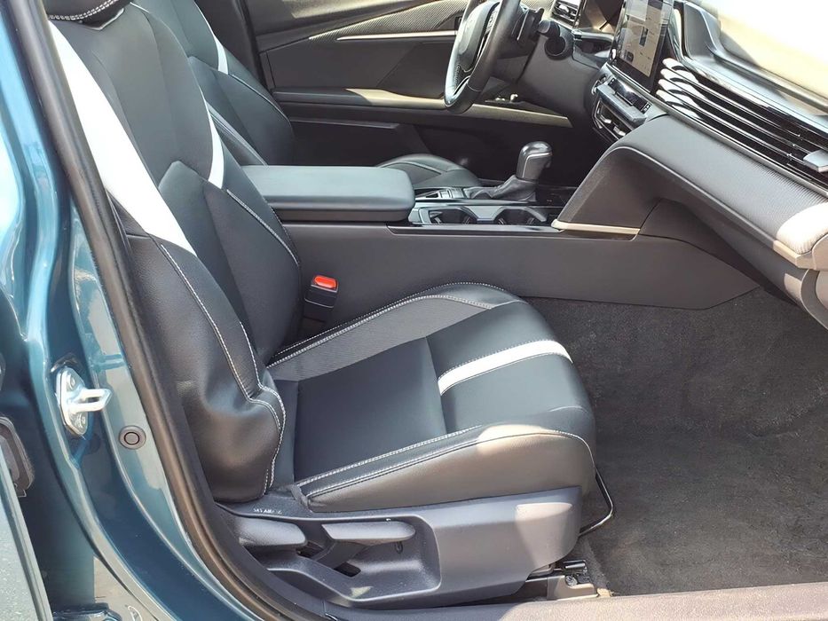Toyota Camry      2025