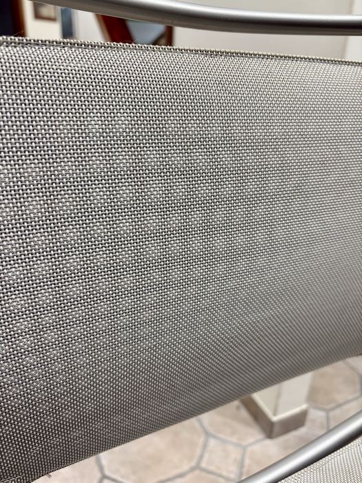 Duas cadeiras altas para sala ou cozinha