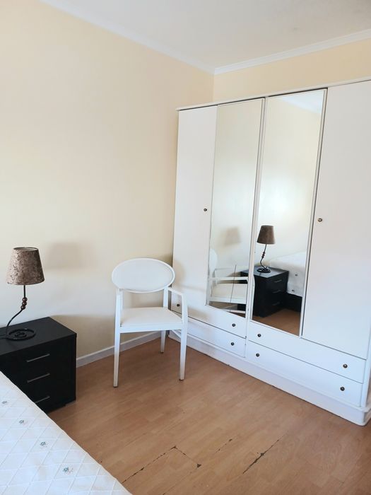 Quarto com cama de casal