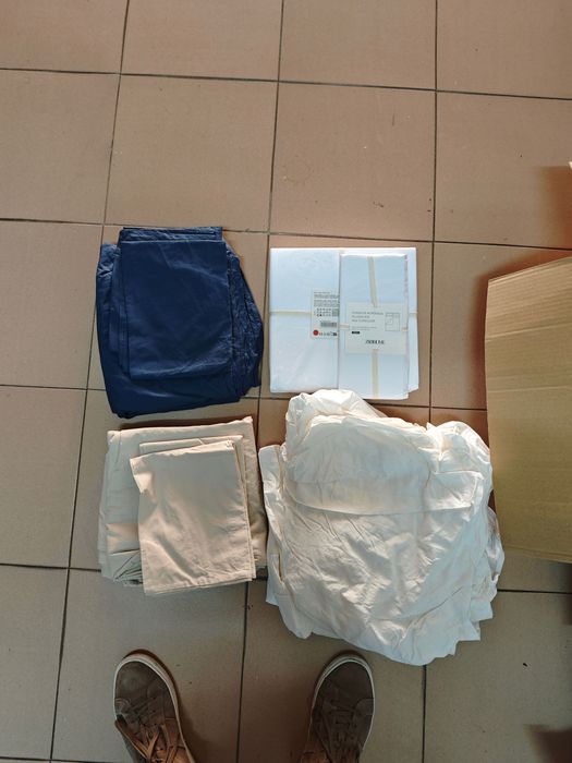 Conjunto de cama: Edredão, Lençois, Fronhas e Almofadas