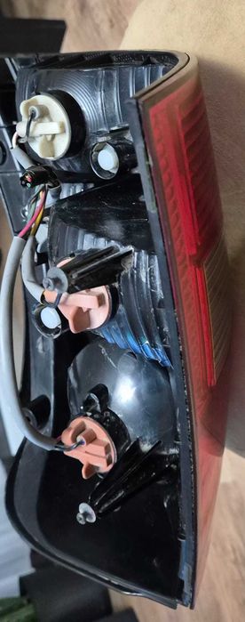 Lampa Prawa Tylna KIA SORENTO I (02-09r.) Oryginalna SAMLIP