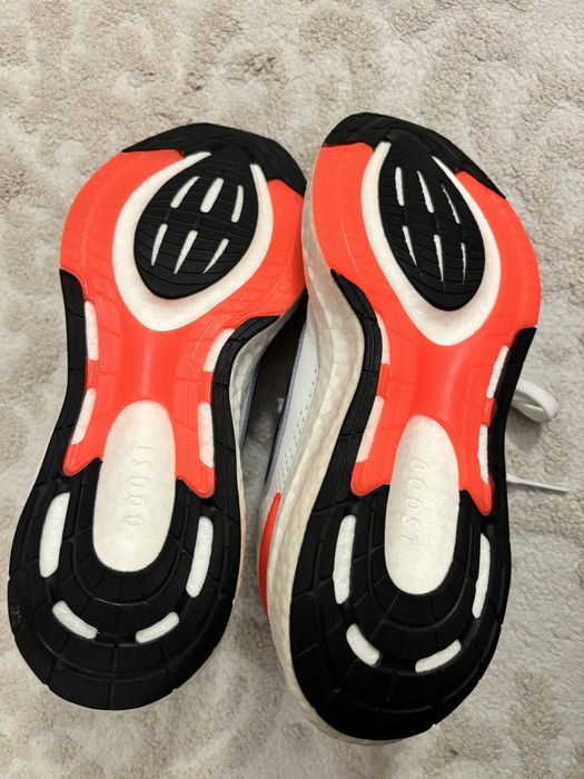 Продам  кроссовки Adidas унисекс
