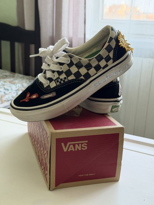 VANS x Skateistan Skate era