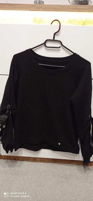 Bluza z ozdobnymi rekawami