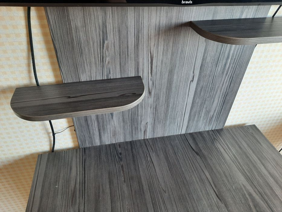 Стіл комп'ютерний