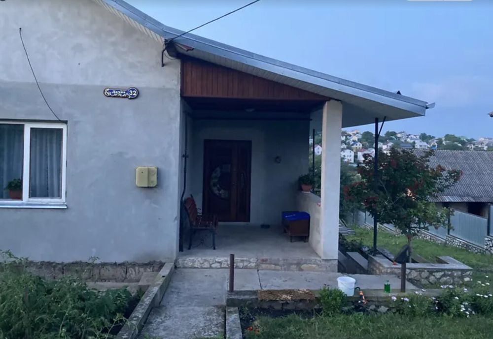 Продаж 2 пов.будинку зділянкою на 25 соток