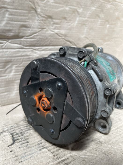 Компресор кондиціонера  VW polo lupo seat ibiza  1.4 бенз 6n0820803b