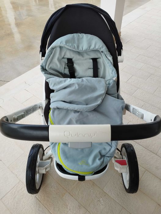 Carrinho quinny , em ótimo estado e com saco cama incluído