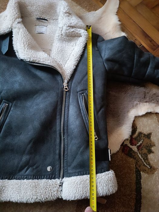 Kultowa kurtka pilotka Aviatorka marki Bershka